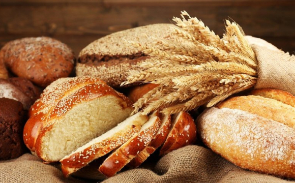 Чому не можна викидати хліб у смітник: прикмети та забобони