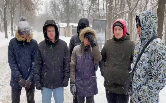 Учасникам мітингу за канали Медведчука платили 500 грн. ВІДЕО