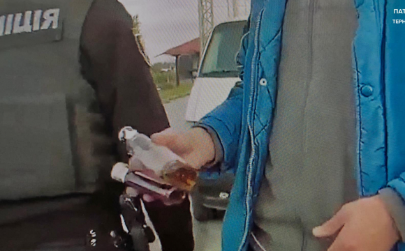 П'яний водій маршрутки возив пасажирів: пляшки з алкоголем тримав у кишенях