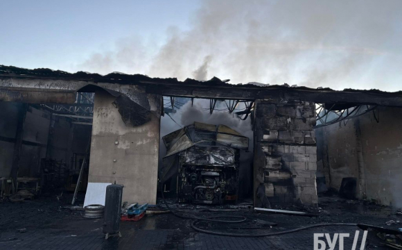 Пожежа на Волині: вщент згоріли два автобуси. ФОТО