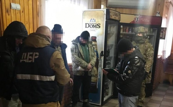 Трьох прикордонників затримали на контрабанді сигарет на 12 млн гривень. ФОТО