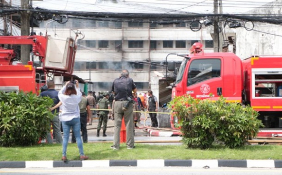 Посеред вулиці вибухнув замінований автомобіль: десятки жертв