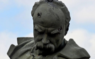 Окупанти розстріляли пам'ятник Тарасу Шевченку: поцілили в голову. ФОТО