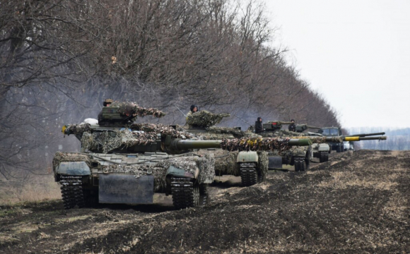 Росія стягує війська і військову техніку до кордону з Україною