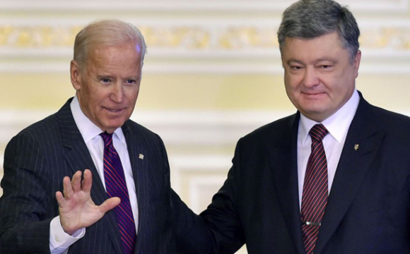 В Україні оперативно закрили всі справи щодо Байдена та Порошенка