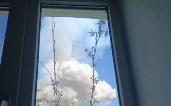 Поблизу українського міста пролунав вибух: спалахнула сильна пожежа. ВІДЕО