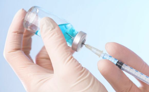 Українців у Польщі вакцинуватимуть безкоштовно 