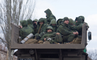 Росія стягує своїх військових до українського міста: що це означає