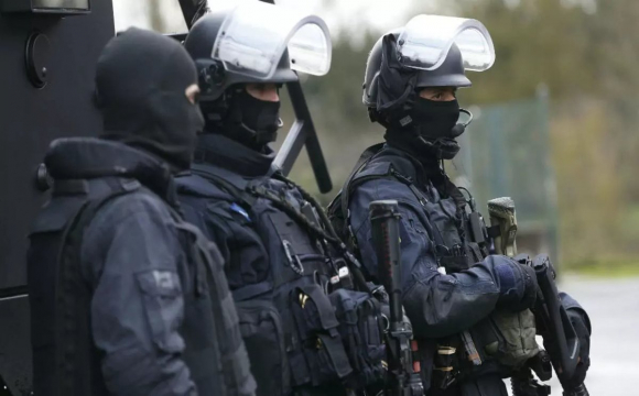 Вбивство вчителя у передмісті Парижа: чотирьом школярам висунули звинувачення у співучасті