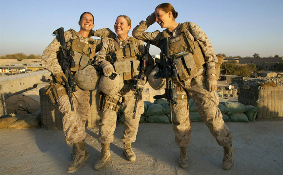 Телеведучий в ефірі принизив жінок-військових