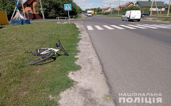Неподалік Луцька водій збив велосипедиста і втік з місця ДТП