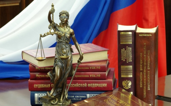 У росії суд оштрафував чоловіка за «мовчазну підтримку» пацифістського пікету