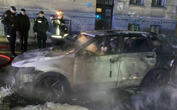 На заході України переселенець підпалив чужий автомобіль