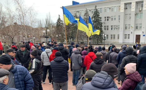 Рашисти у Бердянську розкидають листівки про референдум для "об’єднання" України і Росії