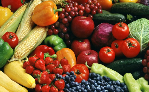 Огірки, помідори, ягоди та фрукти: ціни на українських ринках