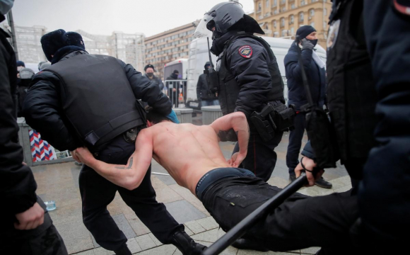 Росія повстала проти Путіна: демонстрантів жорстоко б'є ОМОН. ВІДЕО