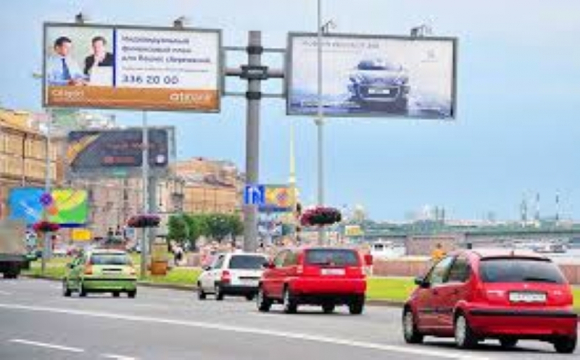В Україні хочуть заборонити рекламні щитки та банери на дорогах 