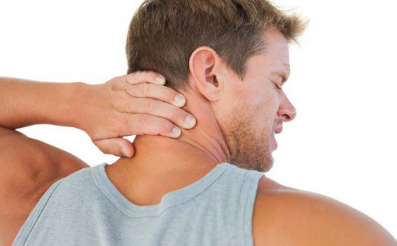 Три вправи, які ефективно подолають біль у шиї