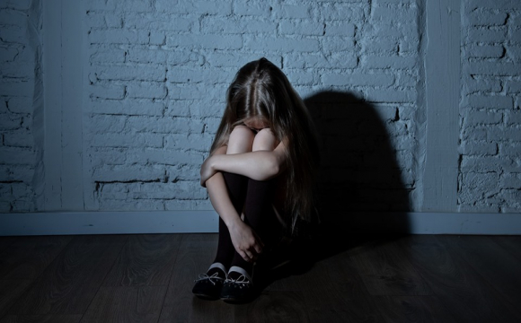 38-річного чоловіка підозрюють у постійному ґвалтуванні неповнолітньої племінниці