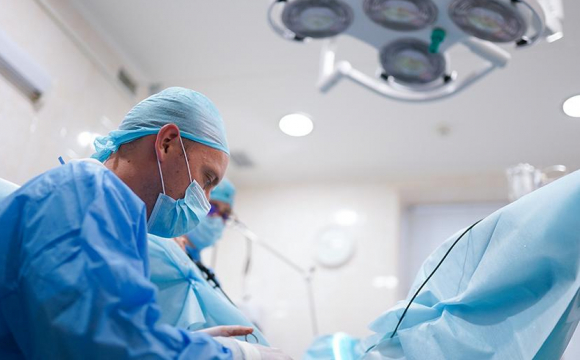 Волинські медики провели складну гінекологічну операцію без швів