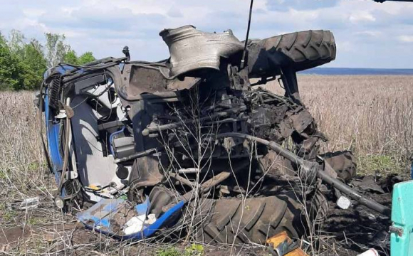 У полі на міні підірвався тракторист. ФОТО