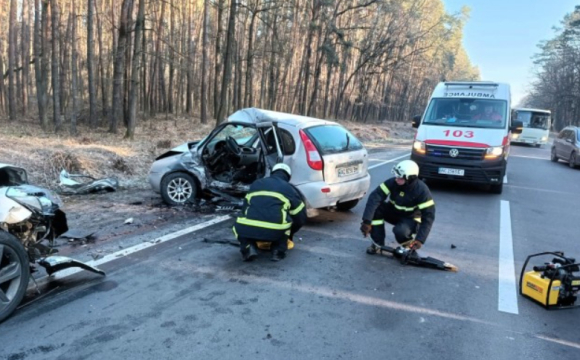 У Луцькому районі зіткнулись два авто: постраждалий у важкому стані