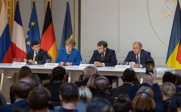 В МЗС відреагували на підготовку переговорів Макрона і Меркель з Путіним