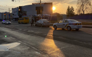 У Луцьку біля ТЦ «Варшавський» зіткнулися два автомобілі. ФОТО