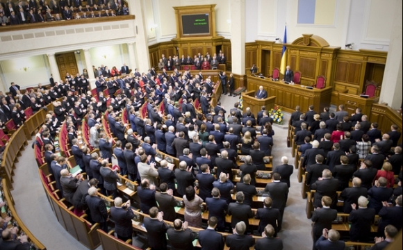 Зеленський пообіцяв покарати депутатів, які покинули Україну