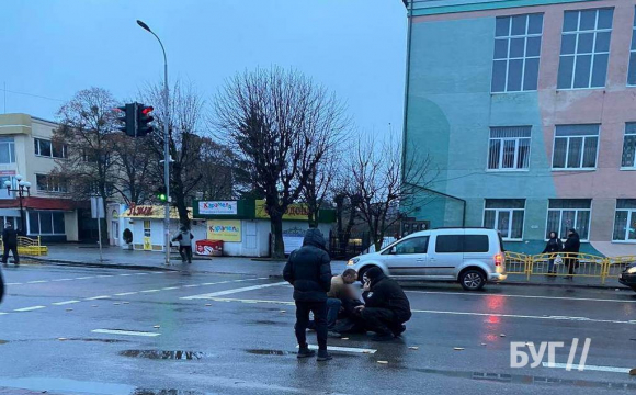 На Волині водій авто збив бабусю і втік з місця ДТП