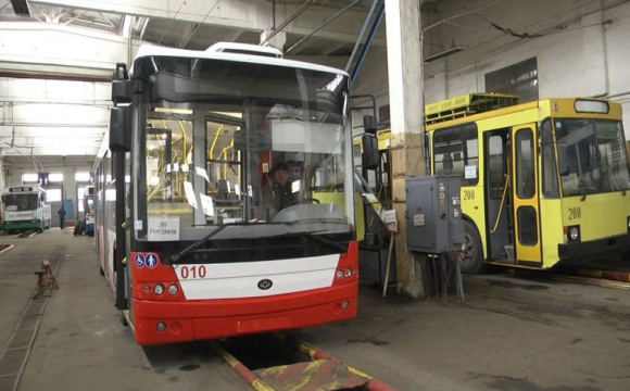 У Луцьку тестують перший тролейбус з системою знезараження повітря. ВІДЕО