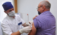 В Україні розширили перелік професій для обов'язкової вакцинації від COVID-19: хто у списку