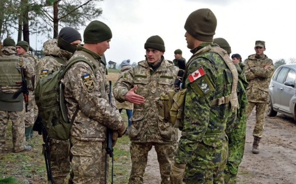 Канада направила до України військових
