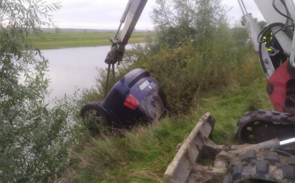 На Сарненщині автомобіль злетів з мосту у річку, водій загинув. ФОТО