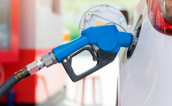 Чи підвищиться ціна на бензин через зміну курсу гривні