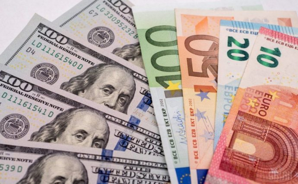 Гривня зміцніла до долара і євро