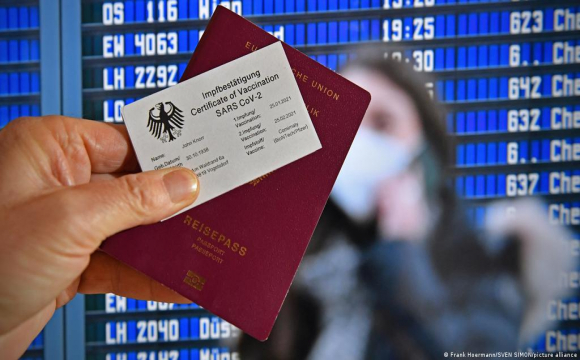 Паспорти вакцинації введуть в ЄС з 15 червня