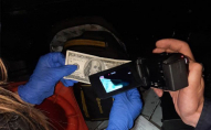 У Луцьку водій пропонував патрульним «комплімент» у вигляді доларів: вони відмовились