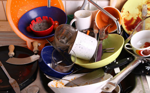 Чому не можна залишати брудний посуд на ніч: прикмети