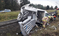 Автомобіль з українцем протаранив локомотив у Польщі: мікроавтобус розірвало на шматки. ФОТО