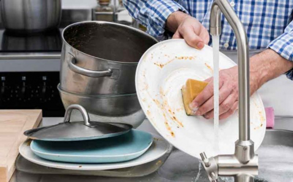 Проблеми зі щастям та заміжжям: чому не можна мити посуд у чужому домі