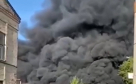 На росії спалахнула потужна пожежа на хімзаводі. ВІДЕО