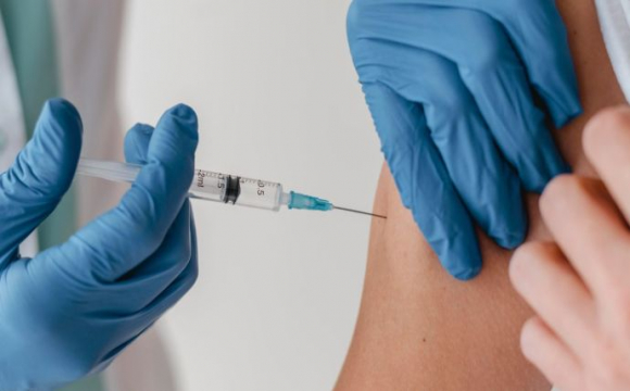 На Рівненщині щодня вакцинують від коронавірусу по 200 переселенців