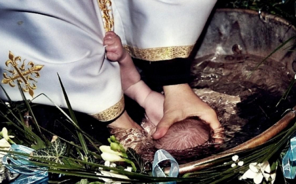 У Румунії під час хрещення втопили немовля