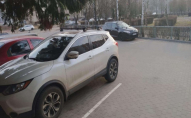 У Луцьку на вулиці Писаревського «автохам» пошкодив чужу машину