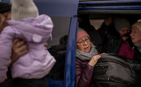 Українців просять терміново евакуюватися