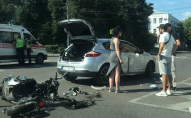У центрі Луцька водій авто збив мотоцикліста. ФОТО