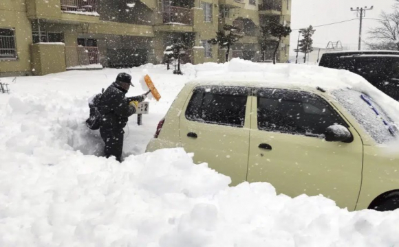 Через снігопад в Японії загинуло 17 людей