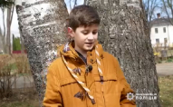 На Буковині 11-річний переселенець заробляє гроші для української армії. ВІДЕО