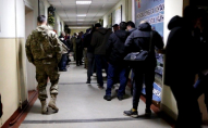 Українських чоловіків хочуть змусити приходити в ТЦК без повістки